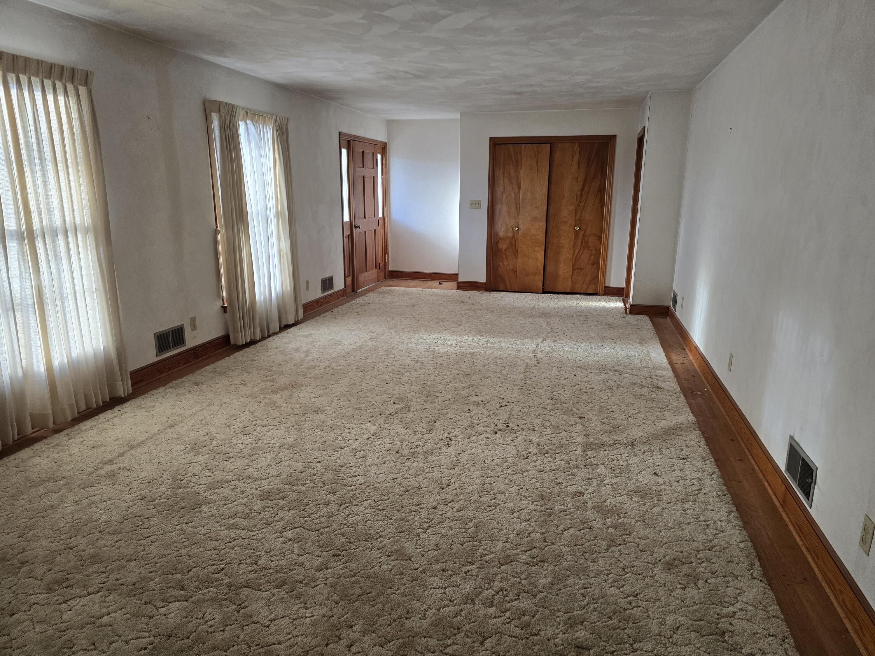 15917 A Moneta Road Moneta, VA 24121 - Photo 6 of 13 Living_Room