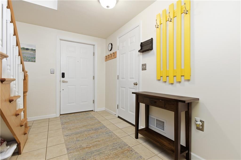 603 Brandon Way Coraopolis, PA 15108 - Photo 4 of 30