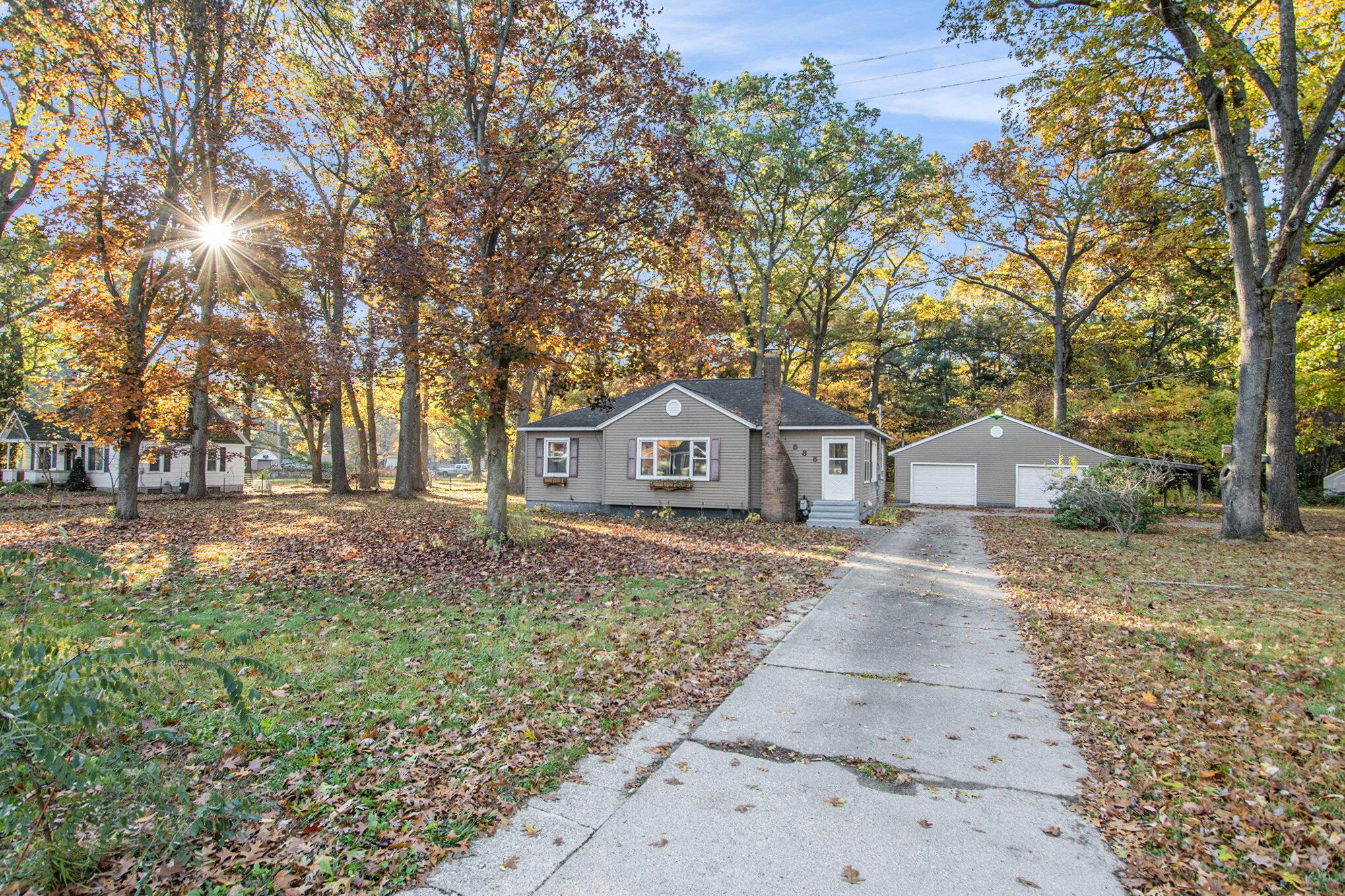 585 West River Road Muskegon, MI 49445 - Photo 2 of 24 file_258