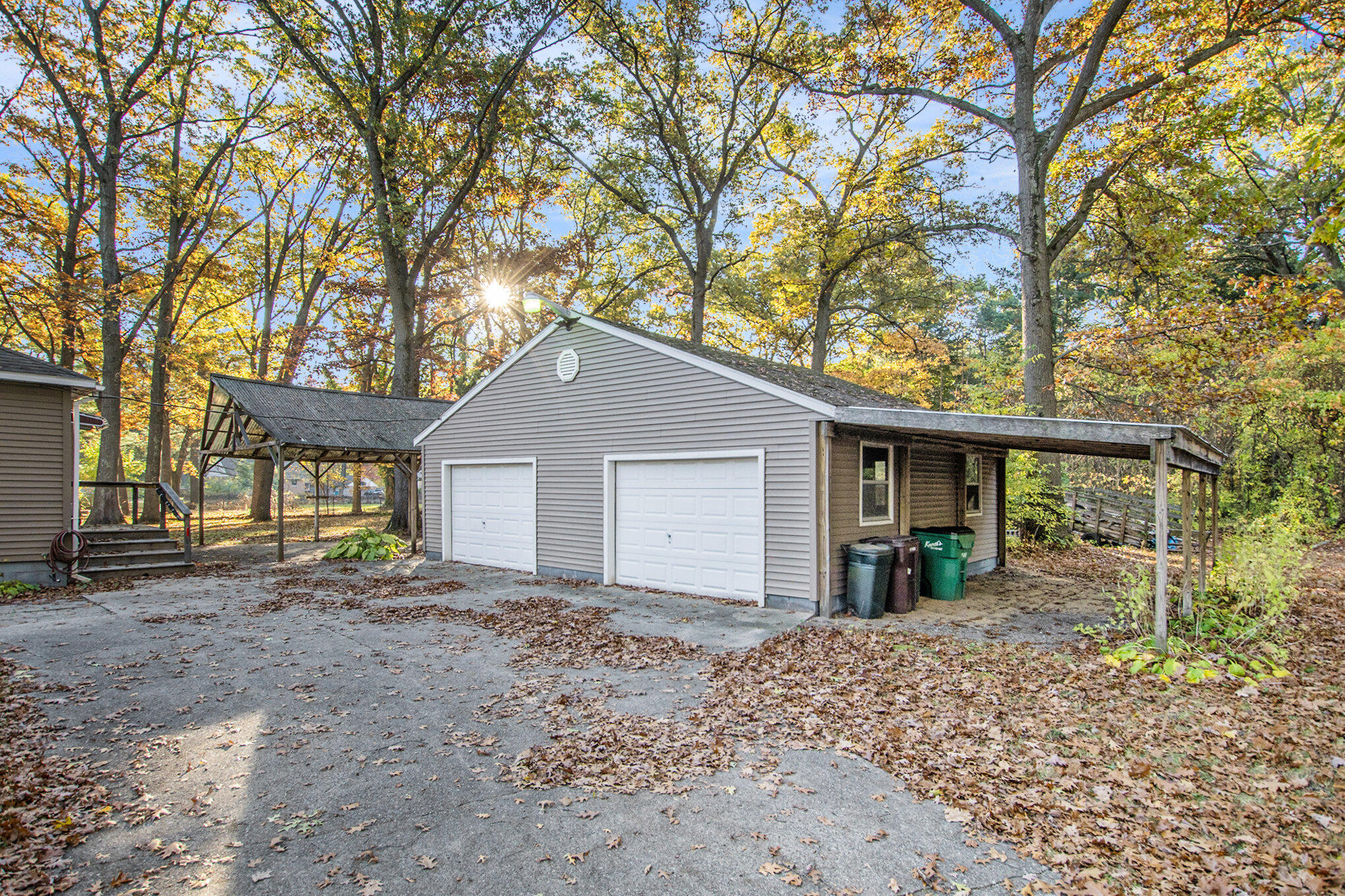 585 West River Road Muskegon, MI 49445 - Photo 3 of 24 file_973