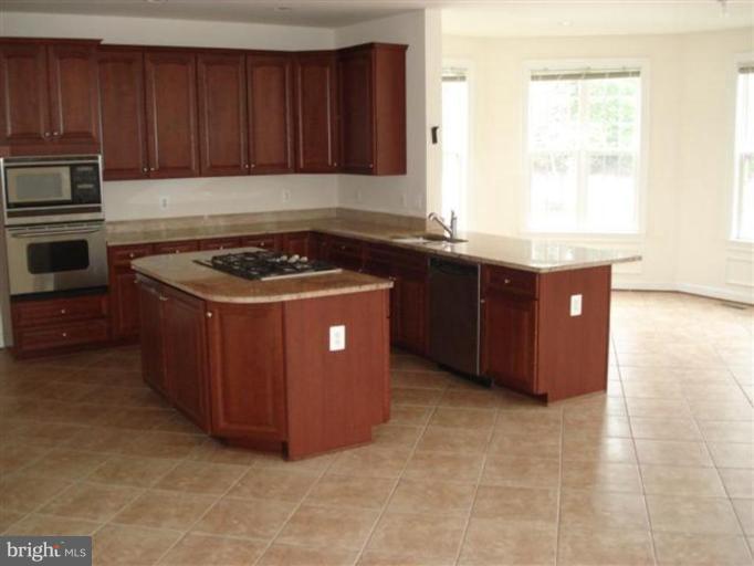 12010 Dumfries Road Manassas, VA 20112 - Photo 14 of 27 Kitchen
