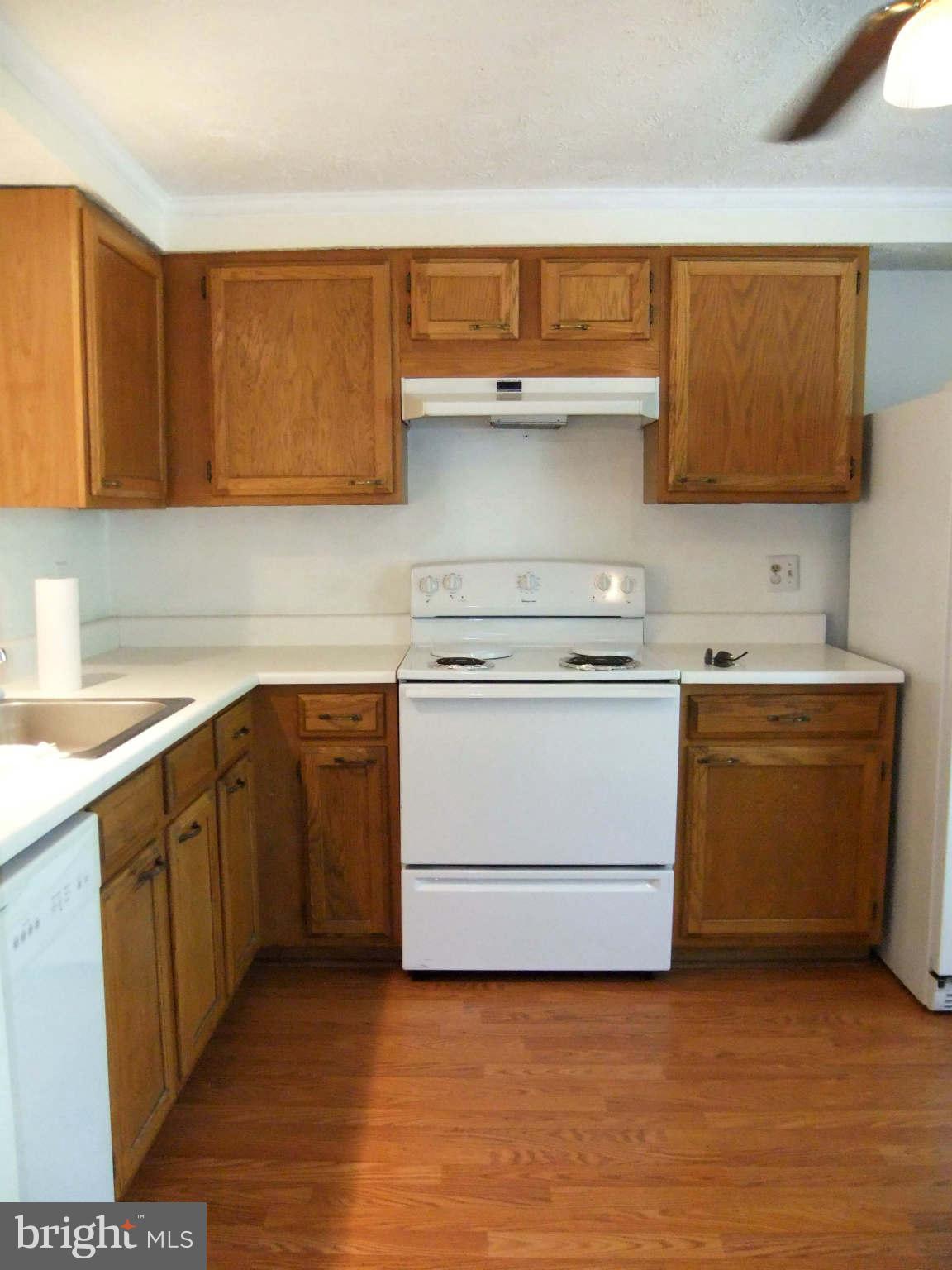 7499 Lone Star Road Lorton, VA 22079 - Photo 7 of 17 Kitchen