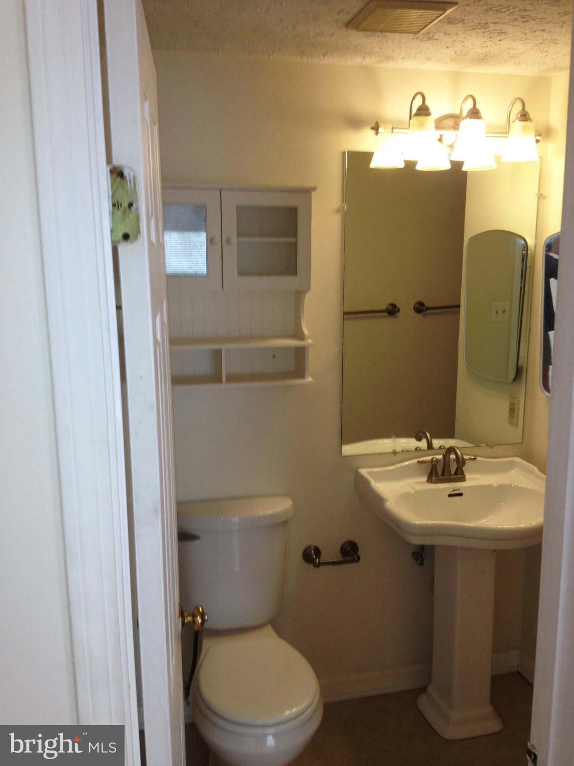 7499 Lone Star Road Lorton, VA 22079 - Photo 9 of 17 Bath