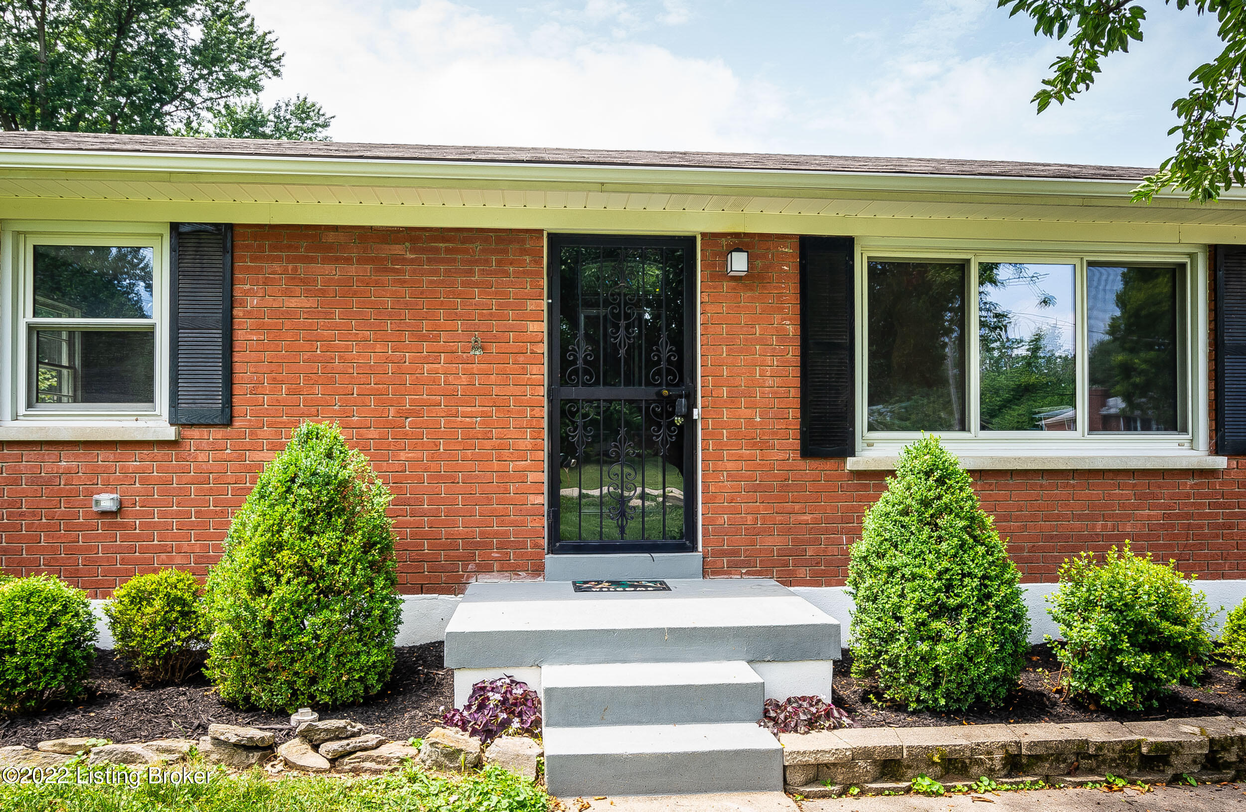 8814 Maple Road Louisville, KY 40219 - Photo 12 of 37 8814 Maple Rd-012
