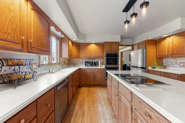 $865,000 | 381 Prairie Knoll Drive, Naperville, IL 60565