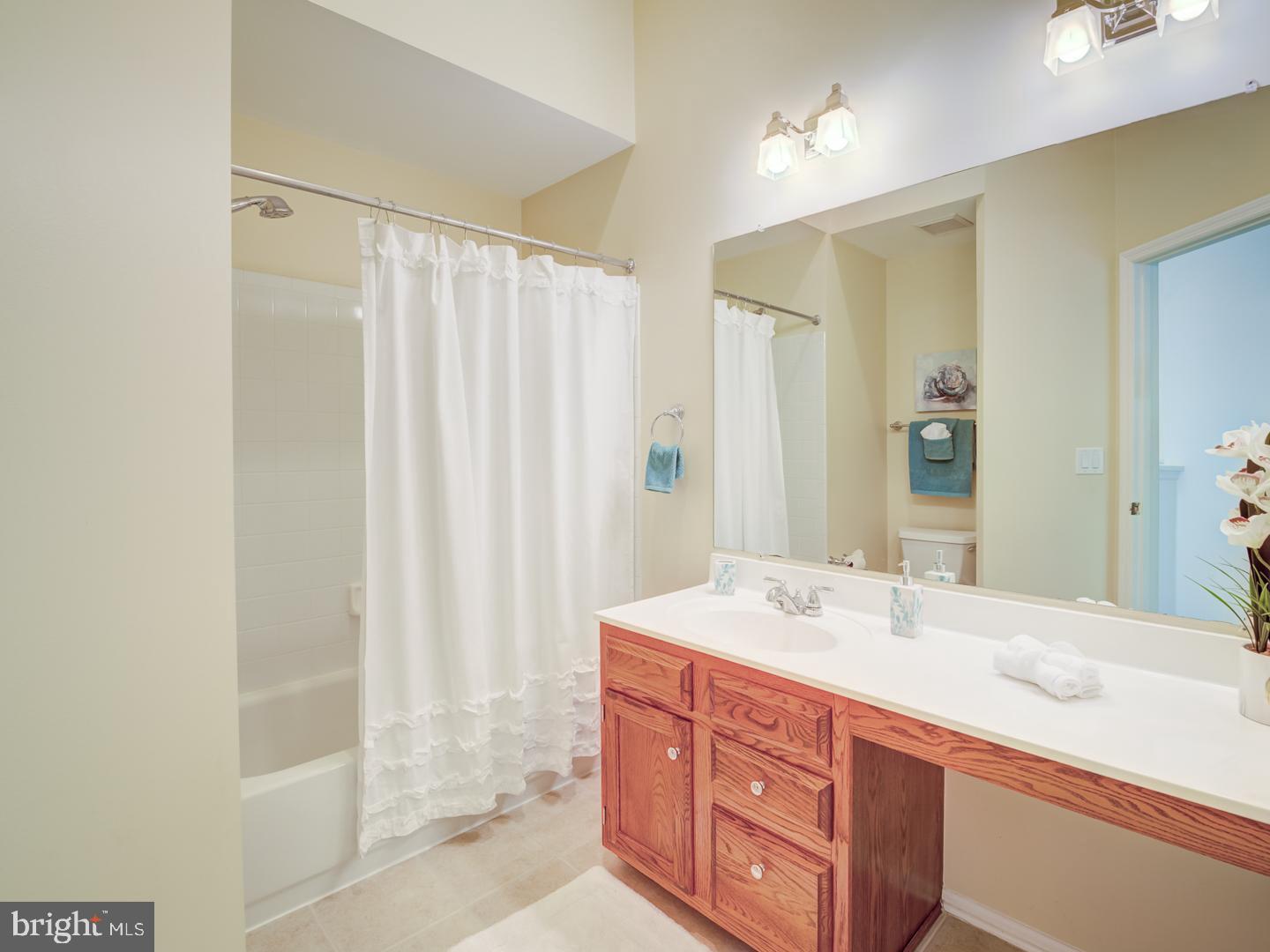 6558 Antrican Drive Springfield, VA 22150 - Photo 35 of 45 Upper Level Full Bath