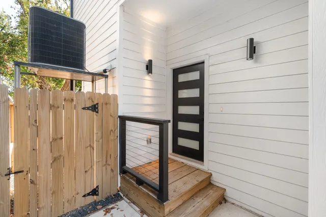 a view of entryway front of house