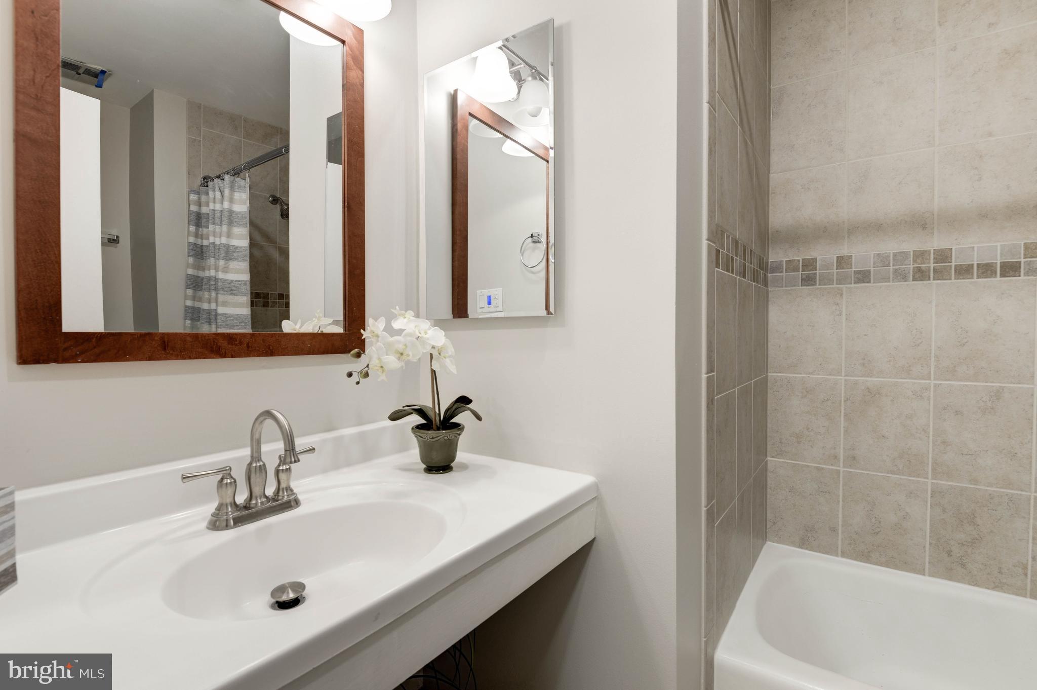 2161 Golf Course Drive Reston, VA 20191 - Photo 22 of 33 Hall Bath
