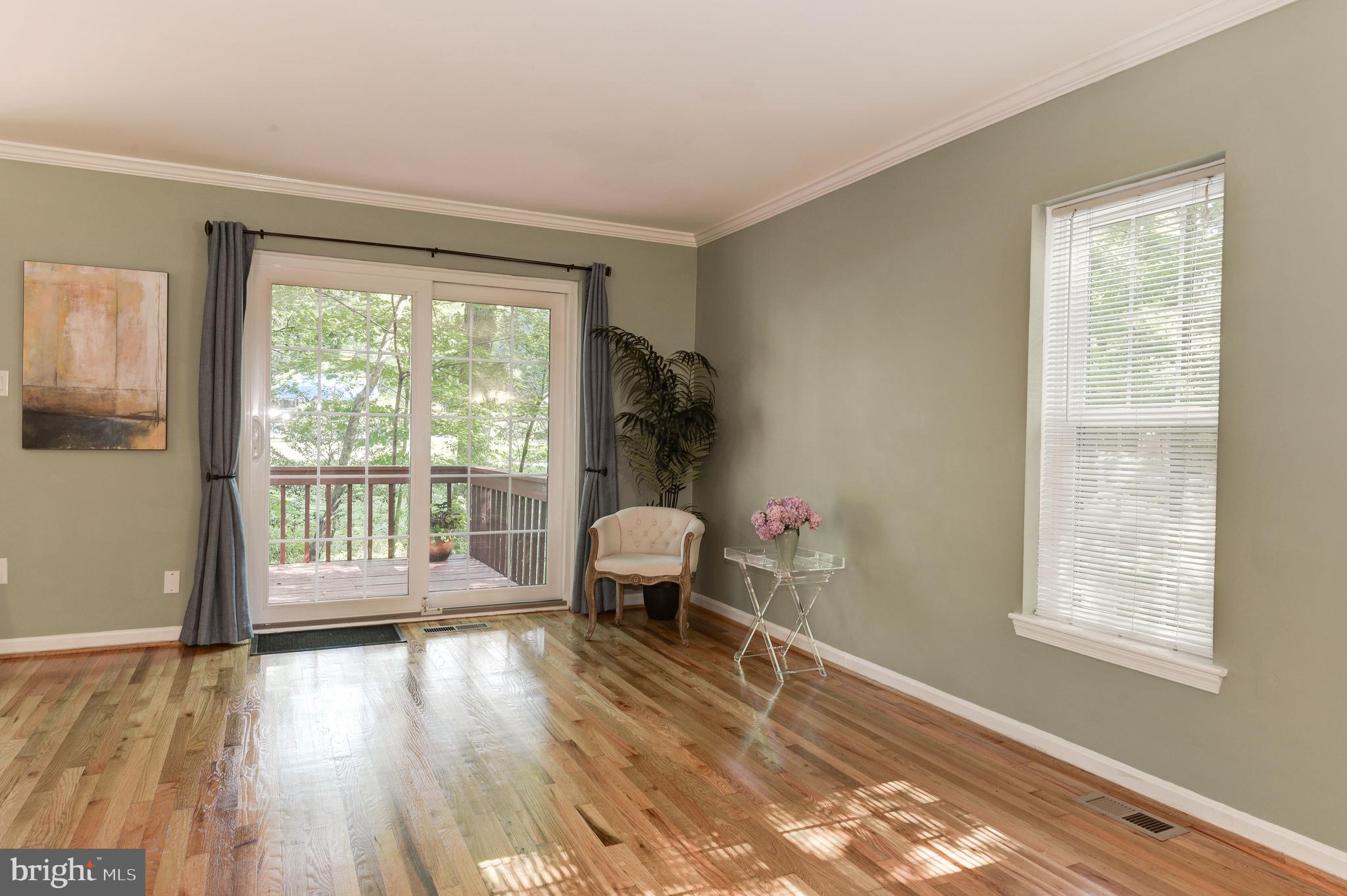 2161 Golf Course Drive Reston, VA 20191 - Photo 6 of 33 Living Room