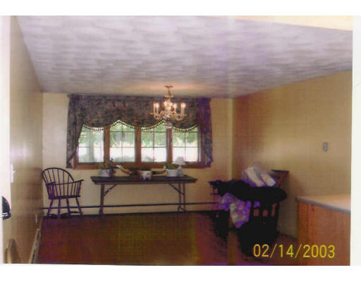 132 Lexington Road Billerica, MA 01821 - Photo 8 of 15 a room with furniture and window