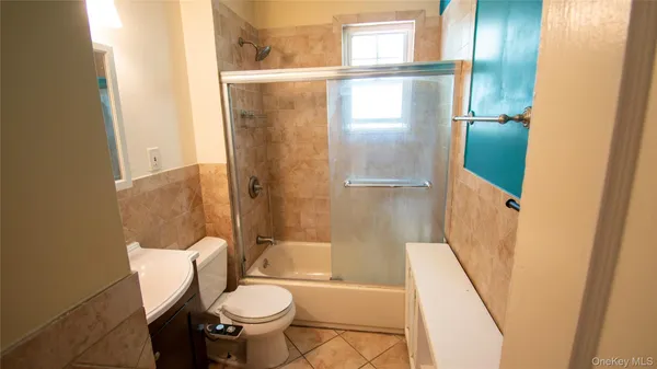 $2,850 | 840 Seaman Avenue, Unit 2W, Baldwin, NY 11510