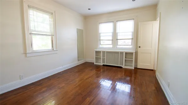 $2,850 | 840 Seaman Avenue, Unit 2W, Baldwin, NY 11510