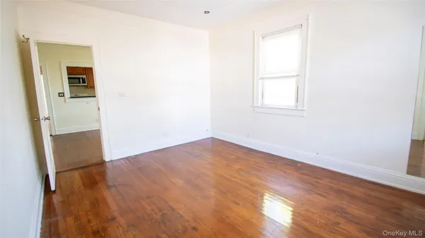 $2,850 | 840 Seaman Avenue, Unit 2W, Baldwin, NY 11510