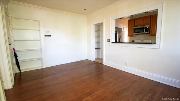 $2,850 | 840 Seaman Avenue, Unit 2W, Baldwin, NY 11510