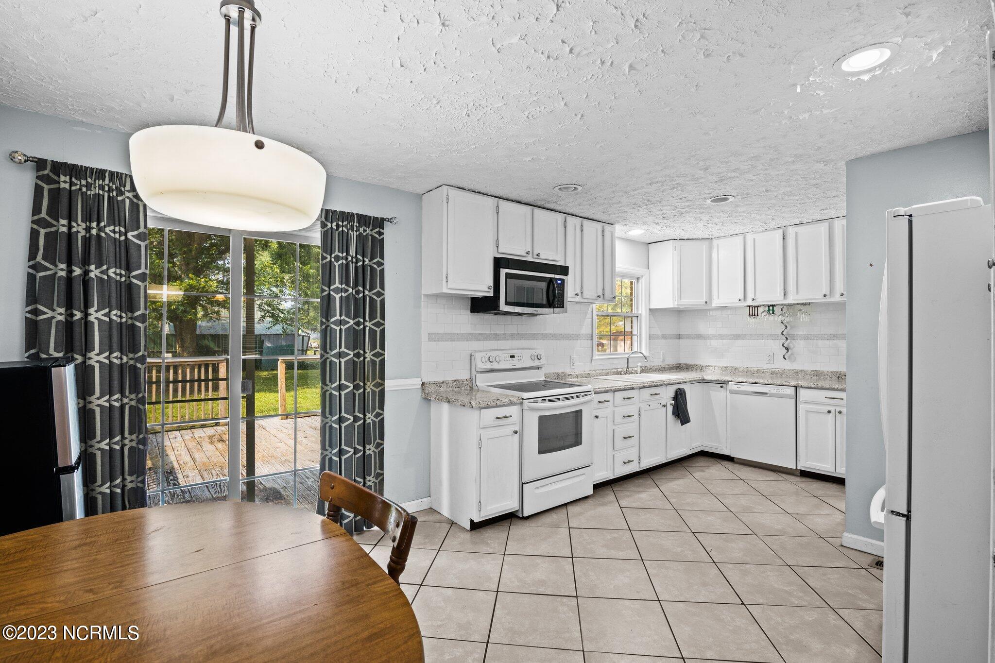 110 Chips Road Vanceboro, NC 28586 - Photo 10 of 38 dining/ kitchen