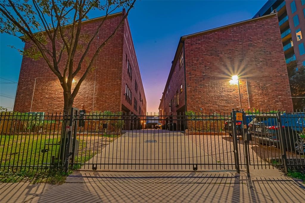 2422 Navigation Boulevard, Unit E Houston, TX 77003 - Photo 29 of 29 a view of balcony with wooden floor
