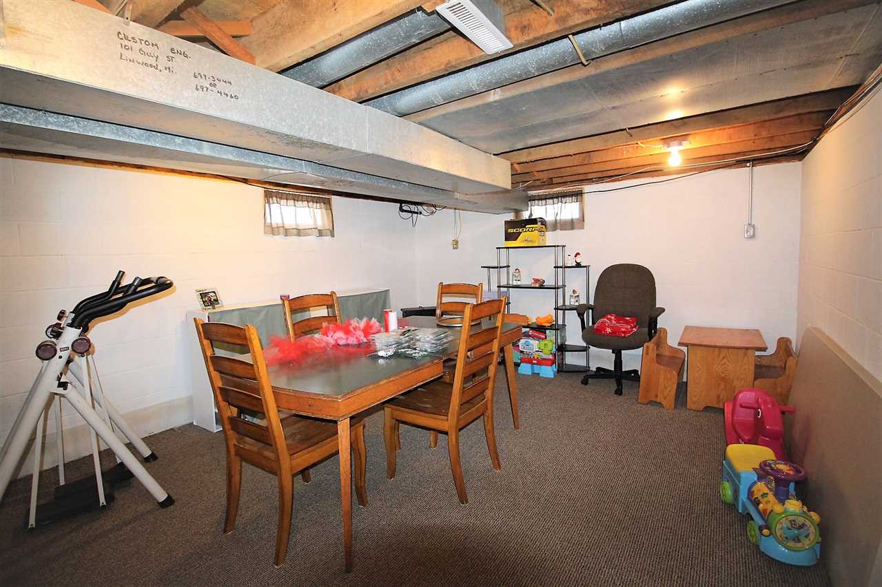 4380 North 11 Mile Road Pinconning, MI 48650 - Photo 16 of 20