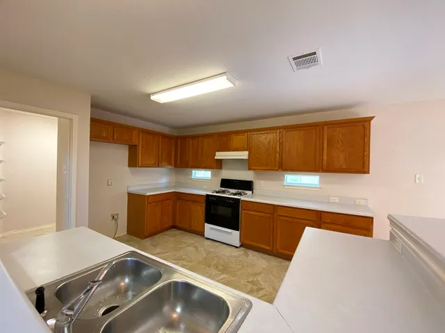 $1,850 | 145 Strawn, Kyle, TX 78640