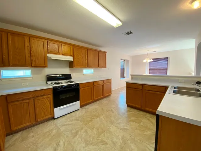 $1,850 | 145 Strawn, Kyle, TX 78640