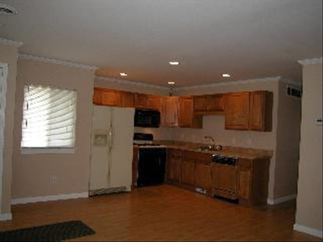855 Rambow Drive Monroe, MI 48161 - Photo 6 of 19 Kitchen