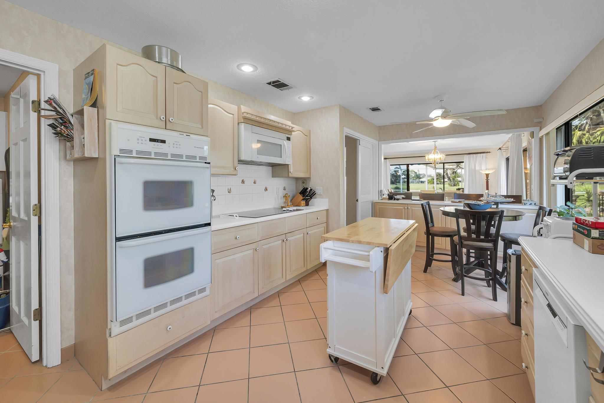 2071 Southeast Erwin Road Port St. Lucie, FL 34952 - Photo 11 of 47 48C4545D-2408-4AED-BE99-0AC985DA4BA1