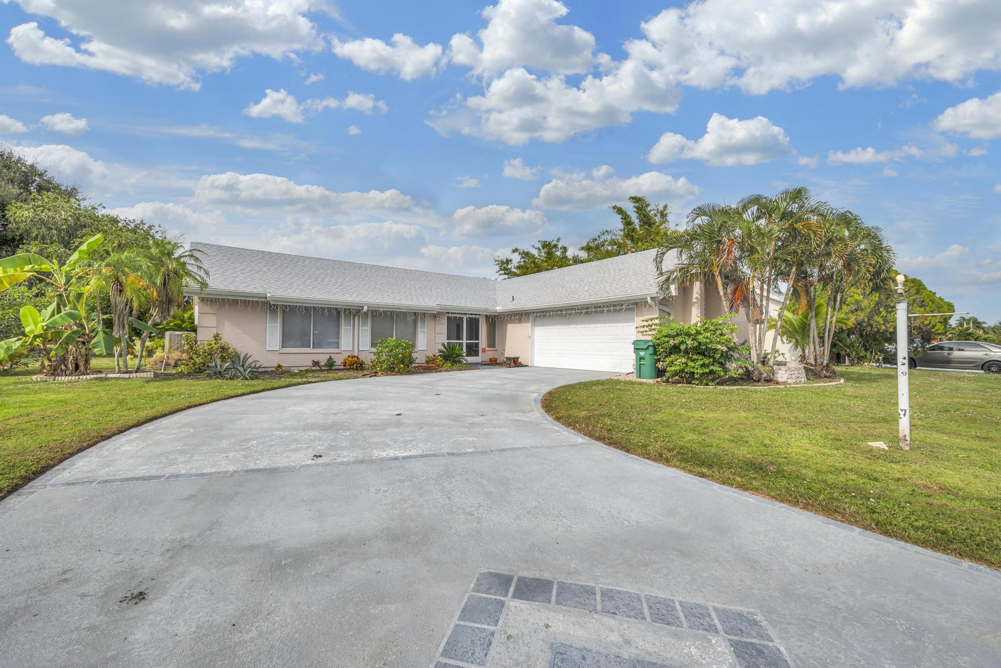 2071 Southeast Erwin Road Port St. Lucie, FL 34952 - Photo 2 of 47 EA4FD6EF-E821-4102-9FE1-E7908DD54E5F