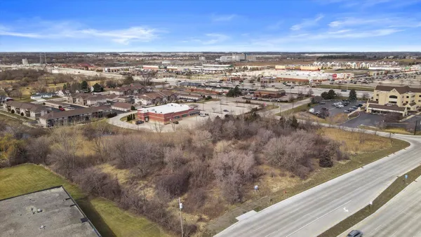 $999,888 | 7626 Green Bay Road, Kenosha, WI 53142