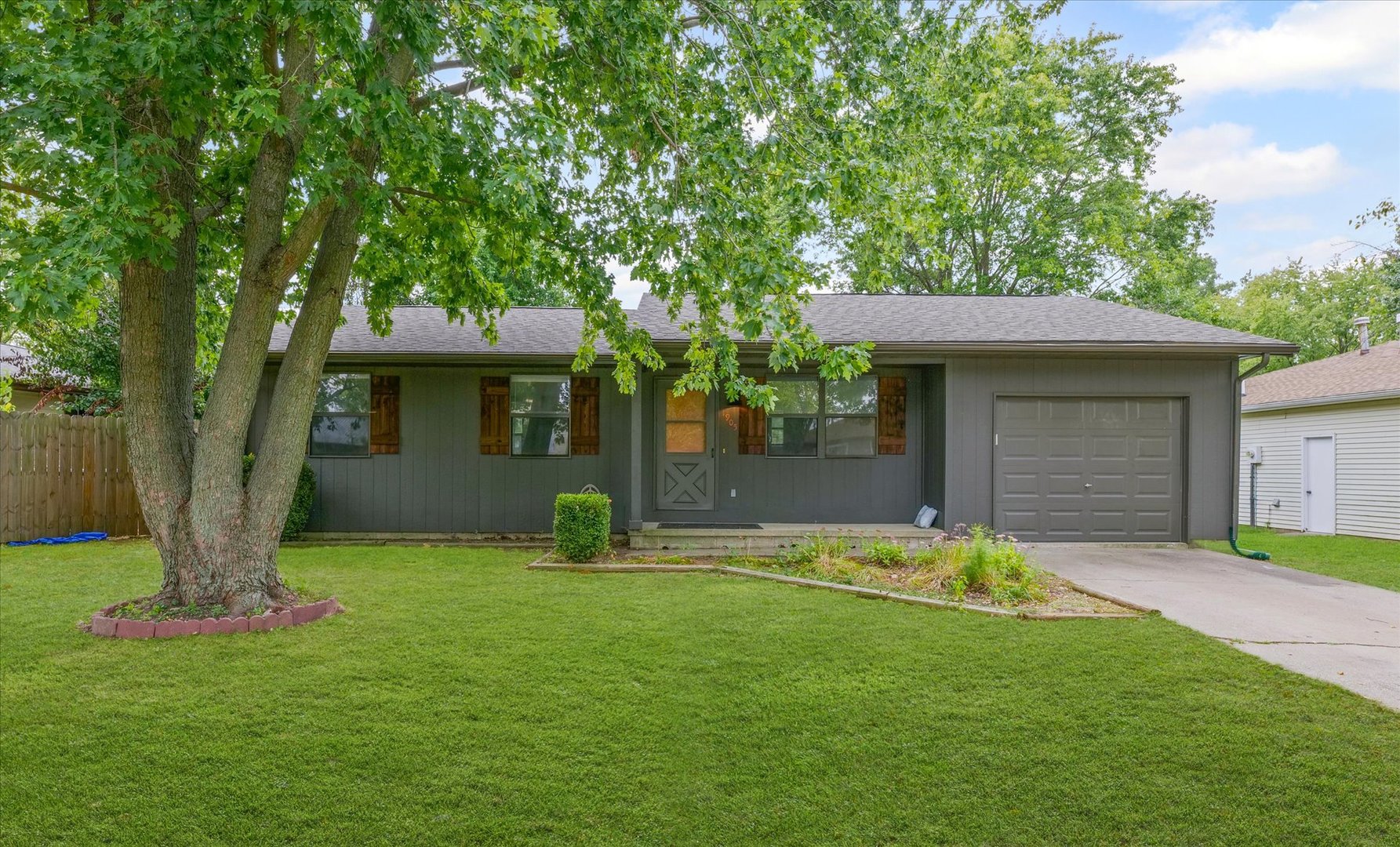 1905 Summit Drive Urbana, IL 61802 - Photo 3 of 31