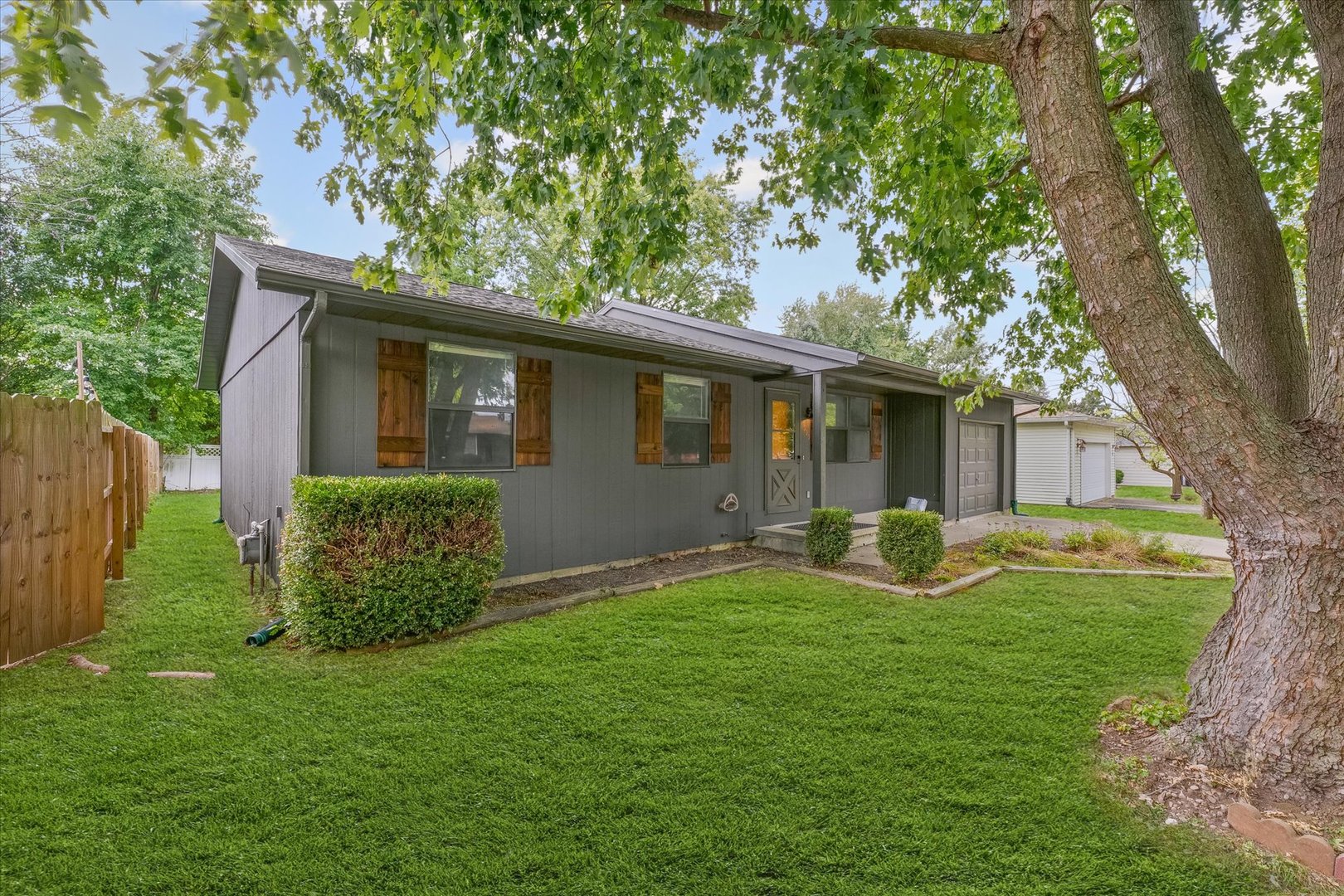 1905 Summit Drive Urbana, IL 61802 - Photo 4 of 31