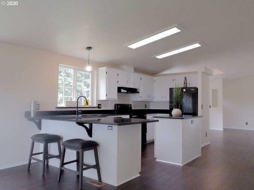 68315 Arawana Road North Bend, OR 97459 - Photo 11 of 24 Gallery Image 11