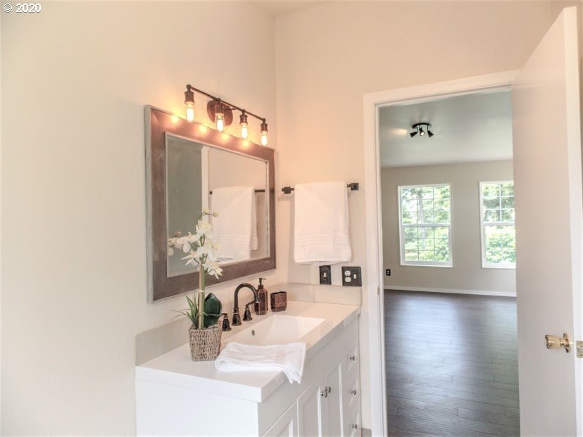 68315 Arawana Road North Bend, OR 97459 - Photo 22 of 24 Gallery Image 22