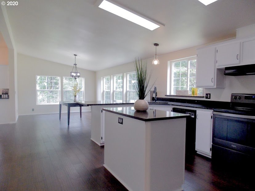 68315 Arawana Road North Bend, OR 97459 - Photo 10 of 24 Gallery Image 10