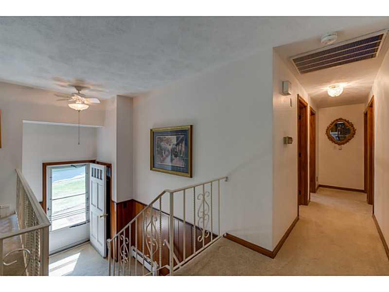 4 Westgate Road Cumberland, RI 02864 - Photo 8 of 25 Entry.