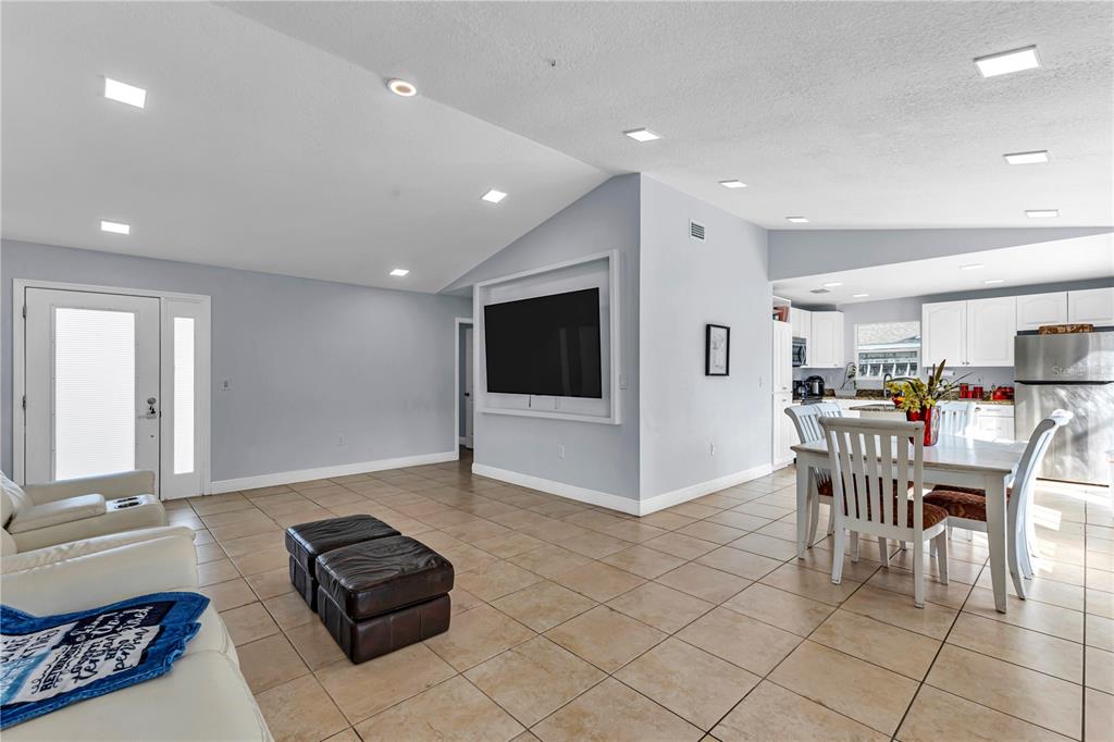 4901 Reginald Road Orlando, FL 32829 - Photo 7 of 29