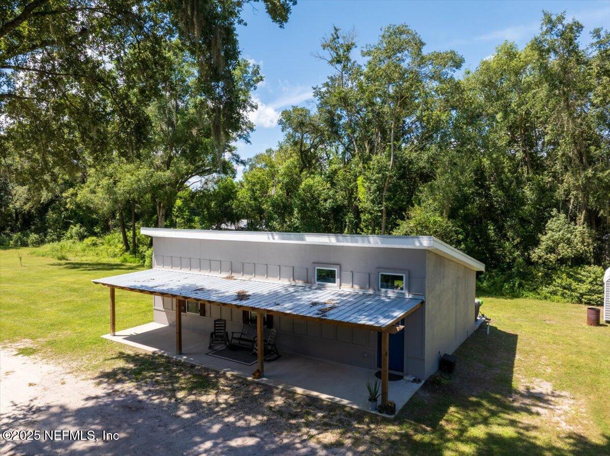 3514 Weaver Road Palatka, FL 32177 - Photo 20 of 30 a view of a deck with a table and chairs