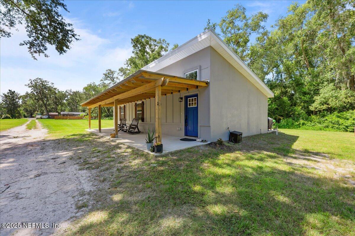 3514 Weaver Road Palatka, FL 32177 - Photo 2 of 30 a view of a house with pool and a yard
