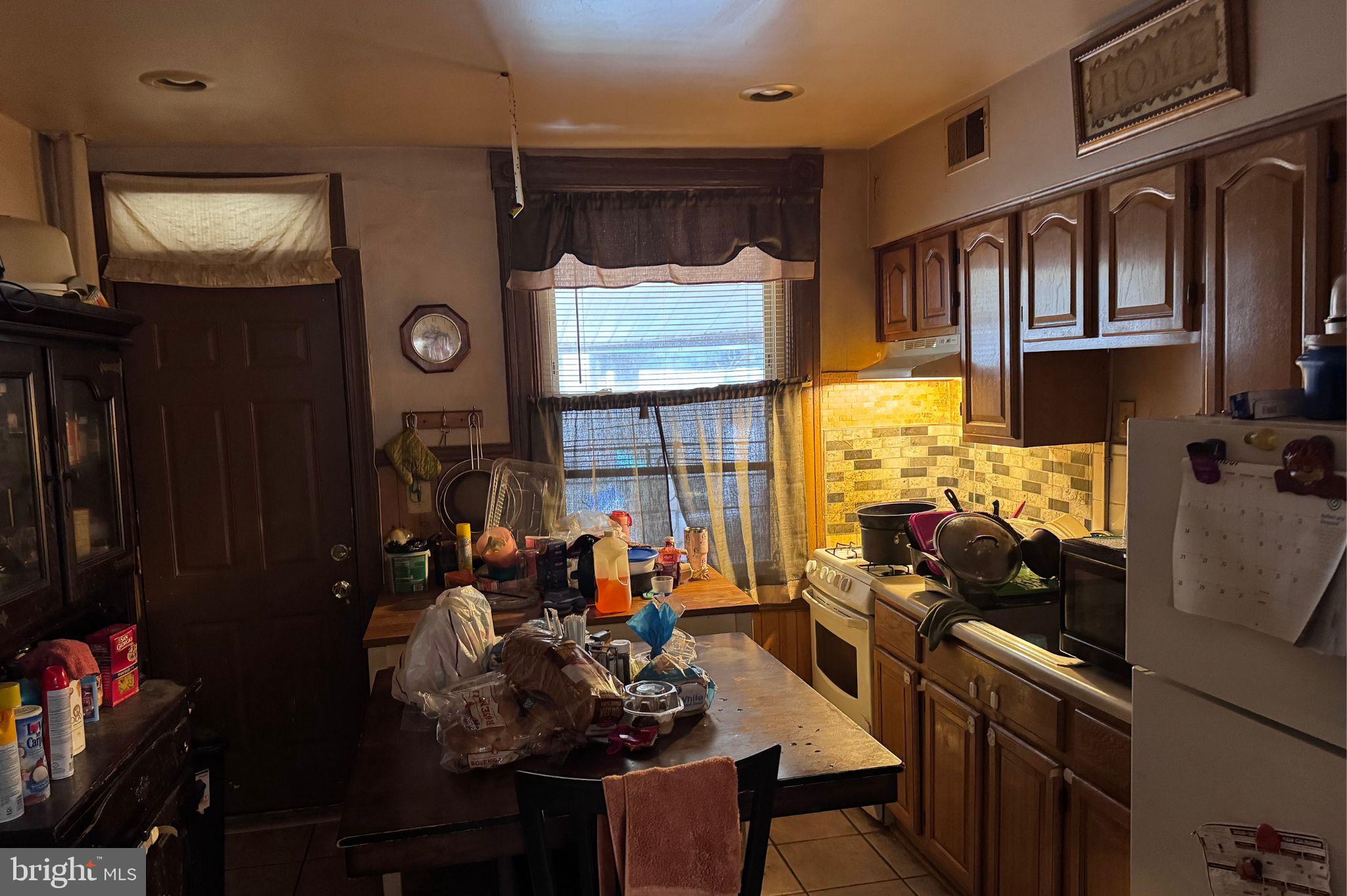 120 North Glover Street Baltimore, MD 21224 - Photo 5 of 8 a view of a workspace with furniture