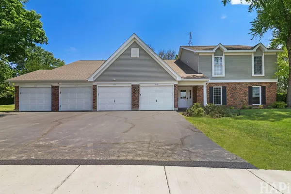 $209,900 | 320 North Thornwood Drive, Unit 320, McHenry, IL 60050