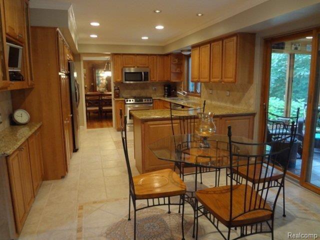 5794 Raven Road Bloomfield Hills, MI 48301 - Photo 7 of 20 Granite Kitchen