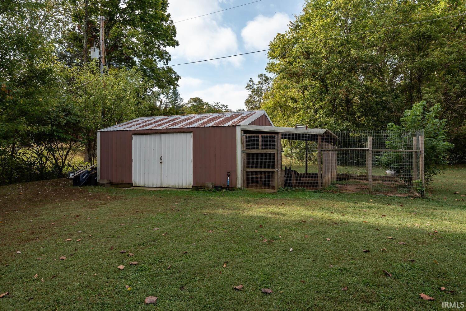 8101 West Hendricks Road Bloomington, IN 47403 - Photo 33 of 36 Gallery Image 33