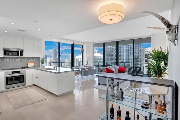$7,250 | 88 Southwest 7th Street, Unit 3511, Miami, FL 33130