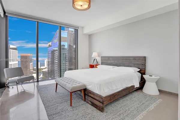 $7,250 | 88 Southwest 7th Street, Unit 3511, Miami, FL 33130