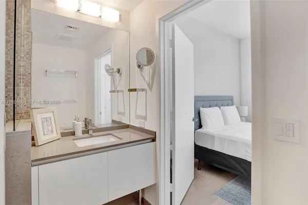 $7,250 | 88 Southwest 7th Street, Unit 3511, Miami, FL 33130