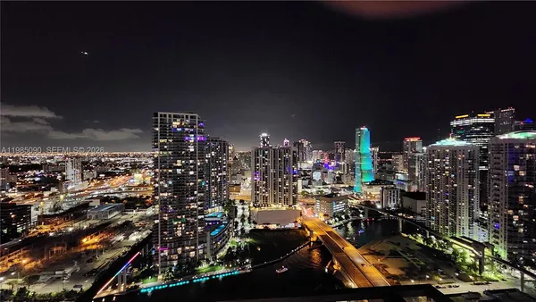 $7,250 | 88 Southwest 7th Street, Unit 3511, Miami, FL 33130