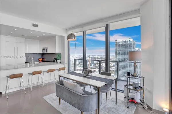 $7,250 | 88 Southwest 7th Street, Unit 3511, Miami, FL 33130