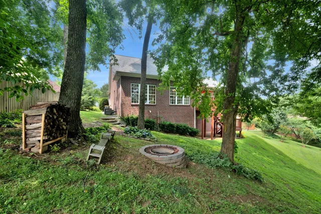 a view of backyard with trees