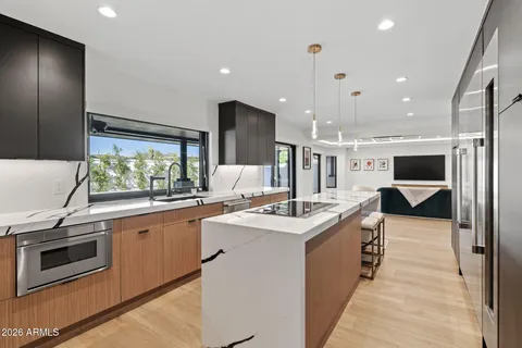 $2,795,000 | 910 East Kaler Drive, Phoenix, AZ 85020