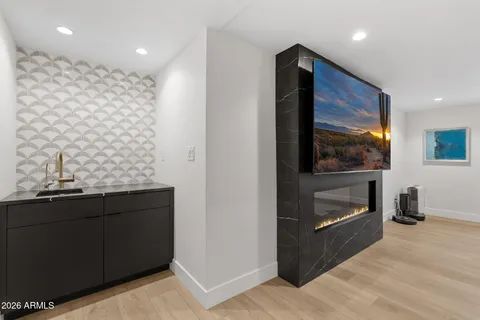 $2,795,000 | 910 East Kaler Drive, Phoenix, AZ 85020