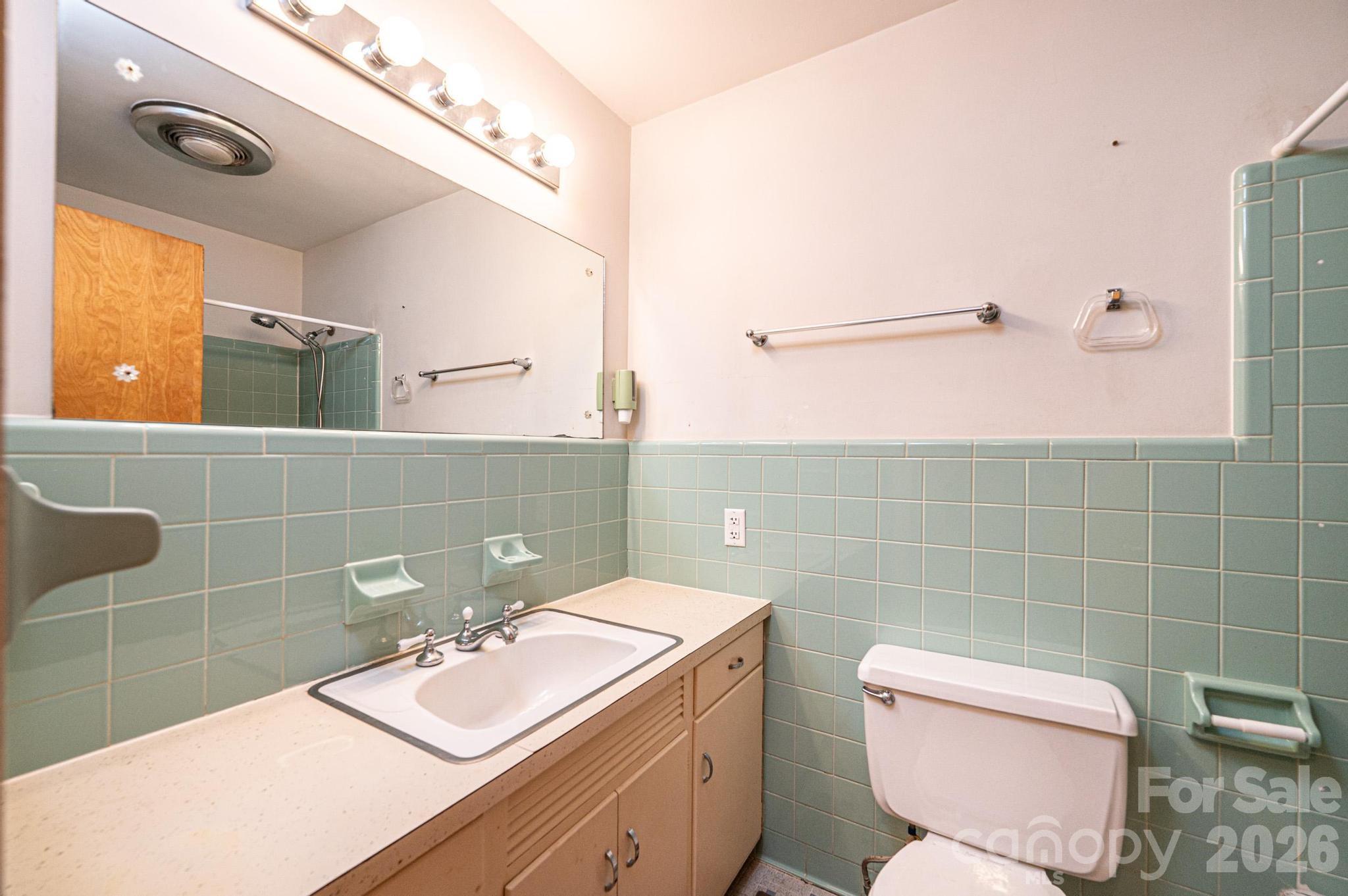 781 23rd Avenue Northeast Hickory, NC 28601 - Photo 30 of 41 a bathroom with a sink mirror and toilet