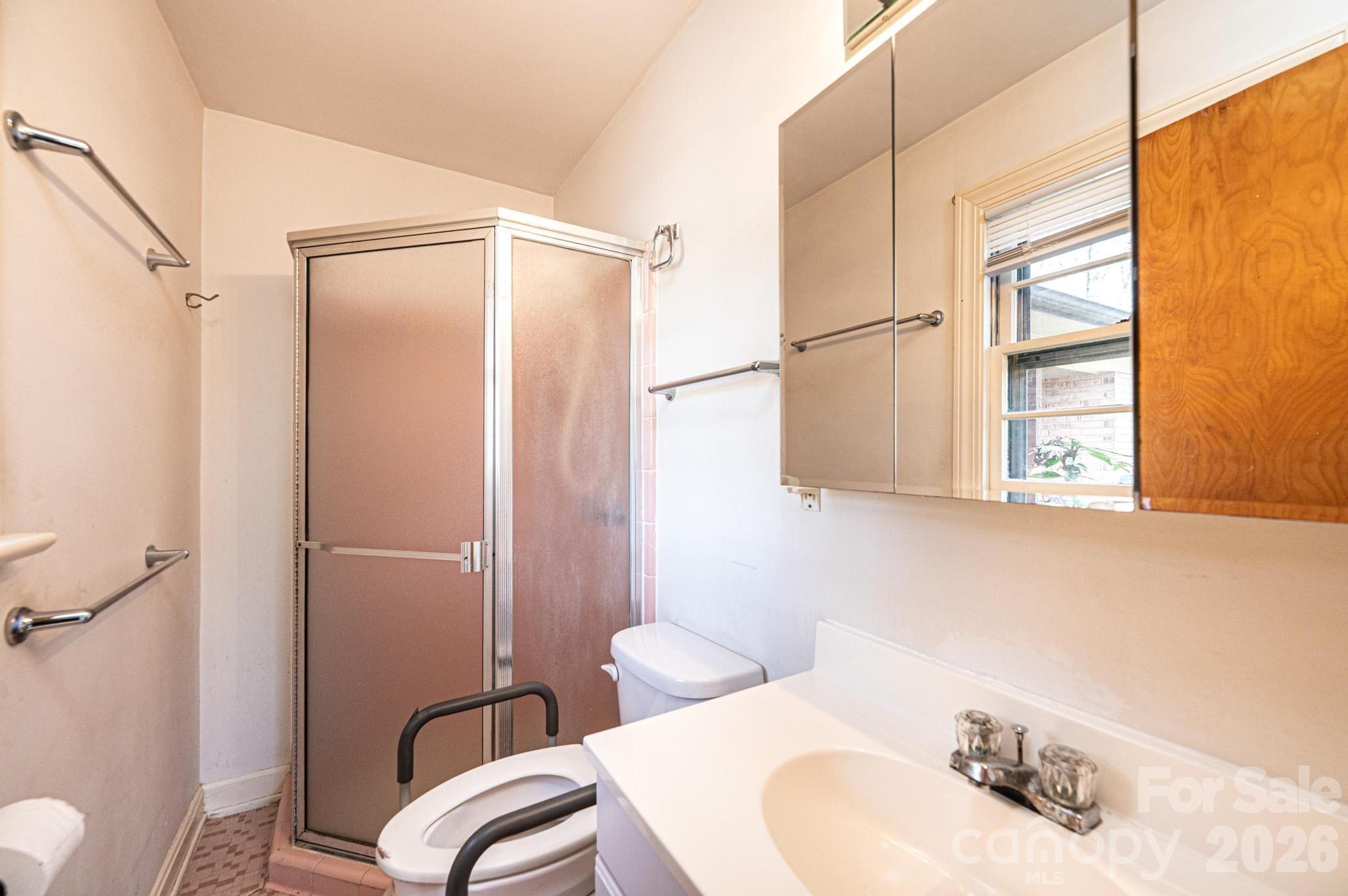 781 23rd Avenue Northeast Hickory, NC 28601 - Photo 32 of 41 a bathroom with a sink toilet and shower